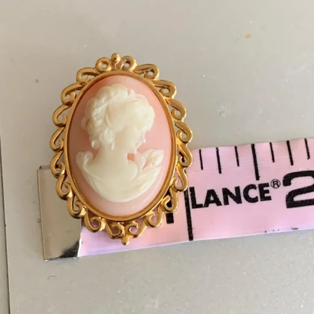 Classy vintage Monet Cameo Brooch